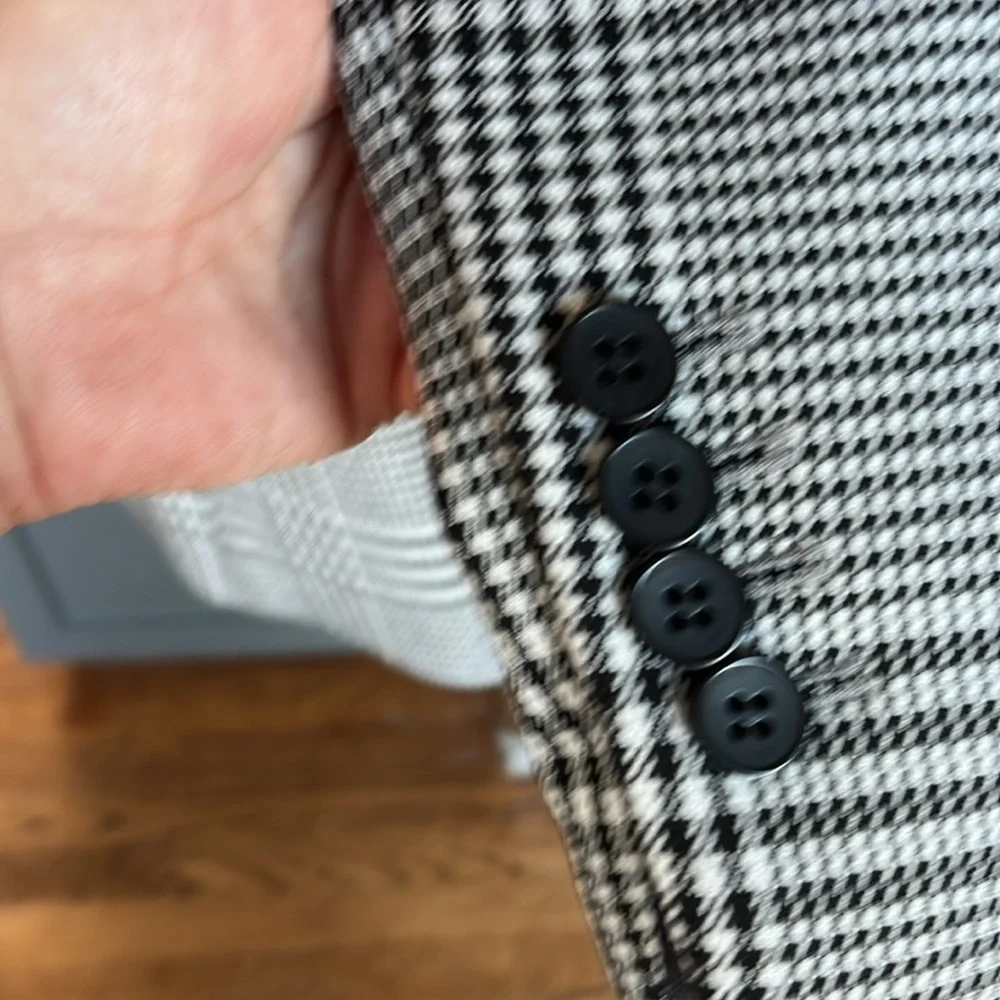Classic Black and White Plaid Blazer - Picture 4 of 6